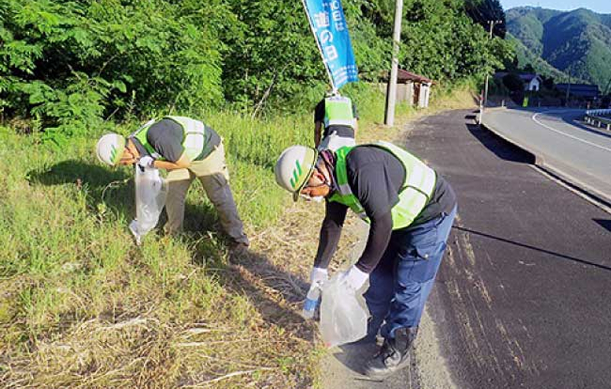 清掃活動の様子
